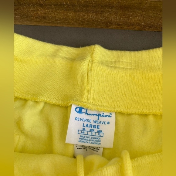 Champion Reverse Weave Shorts Yellow Color Mens Size Large
NWT - Picture 5 of 7